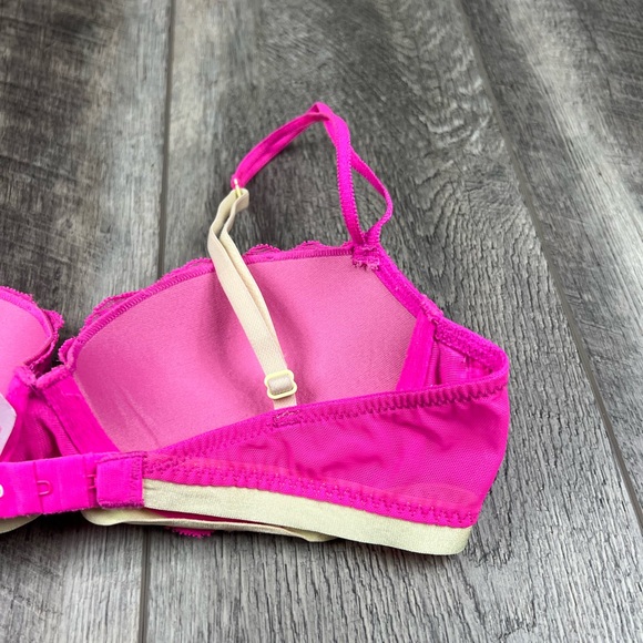 32B VS Pink Lace Date Bra - Picture 5 of 11